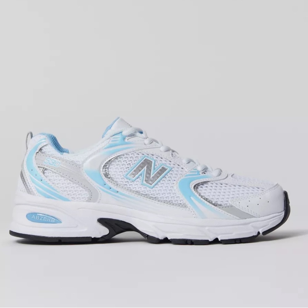 530 New balance white/blue/silver. Size 8.5/25cm.
